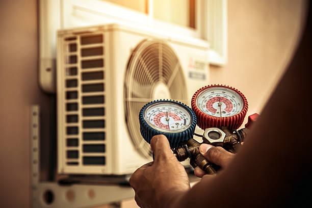 Professional Hvac technician working in Destrehan, LA